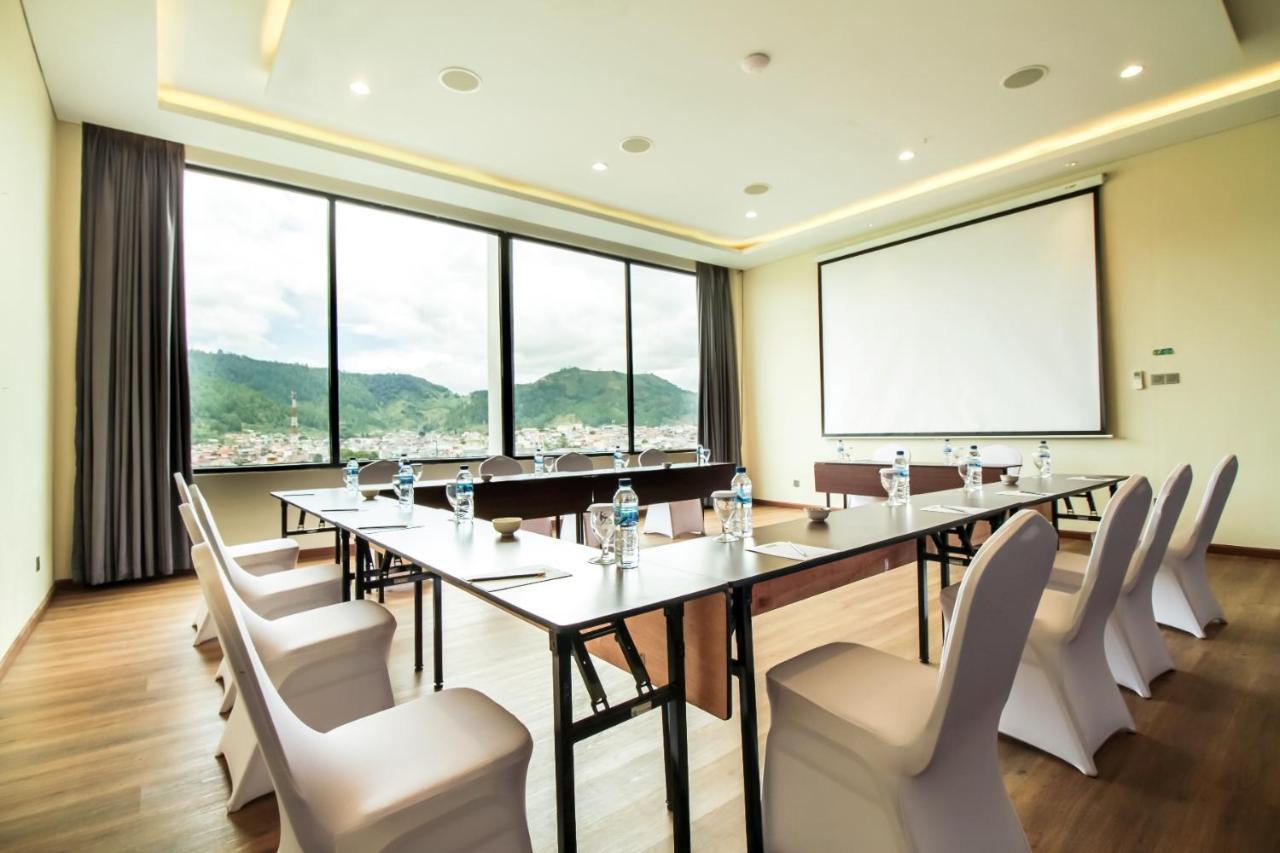 Parkside Gayo Petro Hotel Takengon Extérieur photo